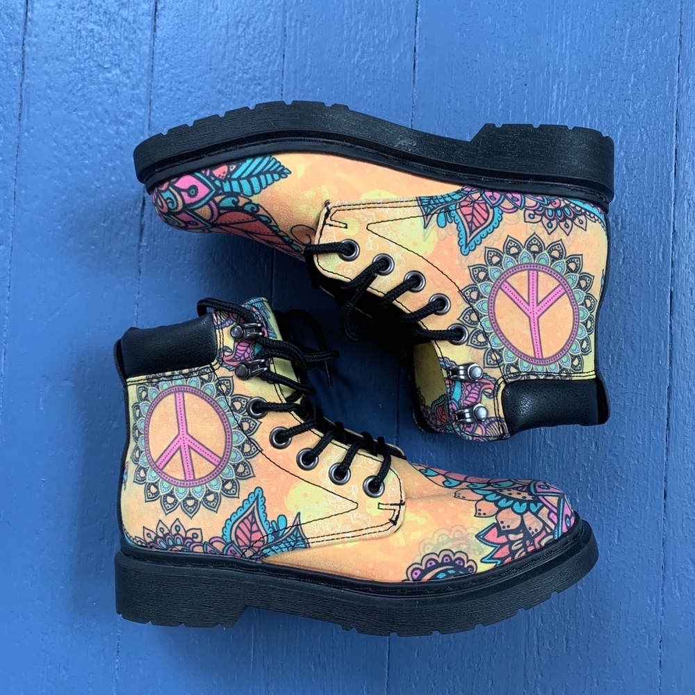 Hippie Theme Timberland Style Boots